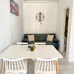 The Humble In Corfu 贝尼蔡斯